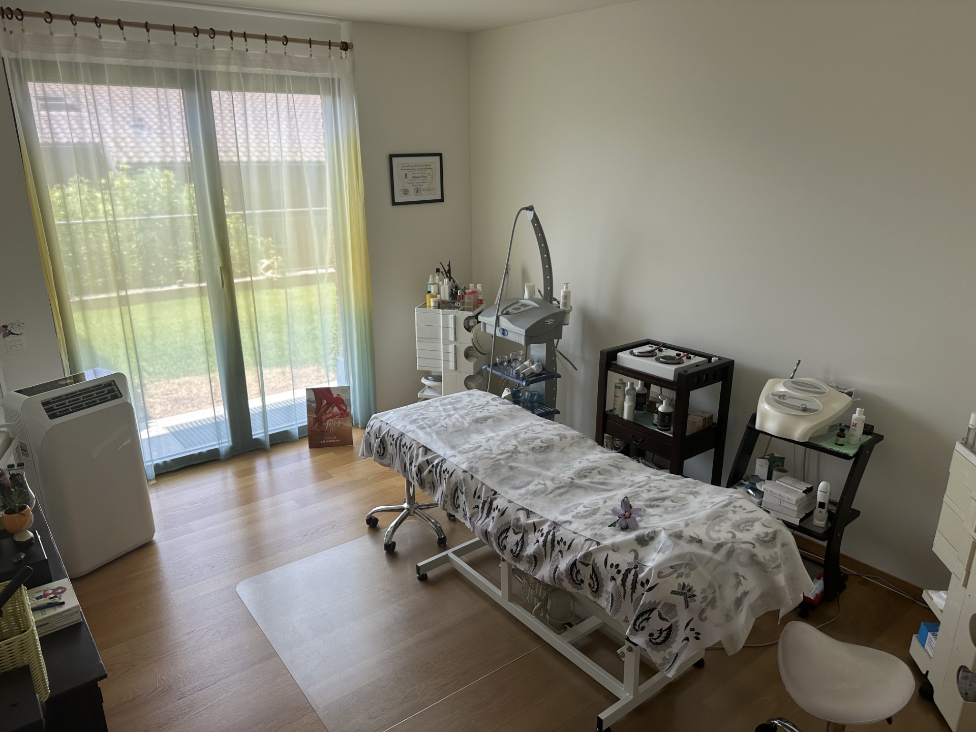 https://www.estetica.ch/wp-content/uploads/2026/08/18b0ea39-e0db-4745-9ea3-57d2f1393d4a.jpeg